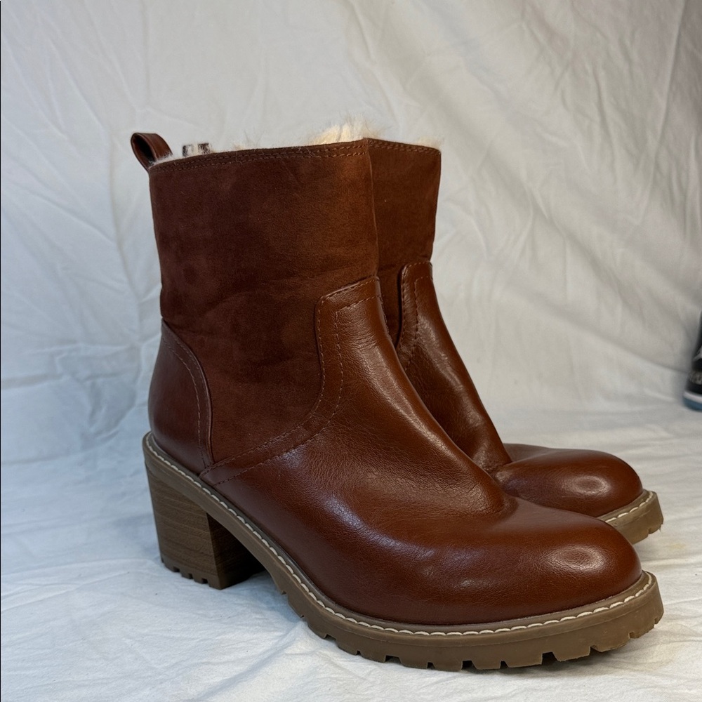 Universal Thread Tan Heeled Boots faux fur with zipper on side like new